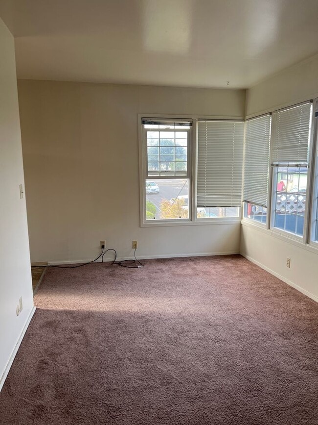 Building Photo - 2312pontoni