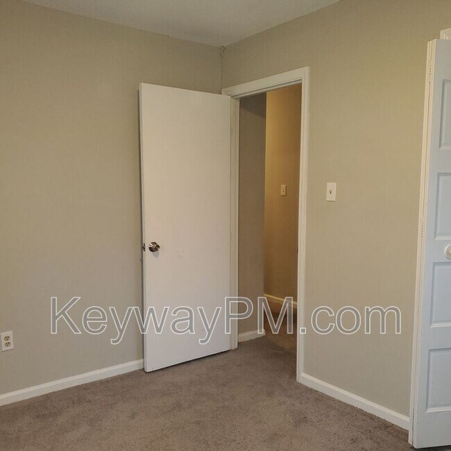 Building Photo - 122 Shadowood Dr