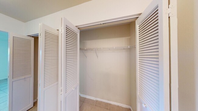 Building Photo - 1580 Montauk Dr
