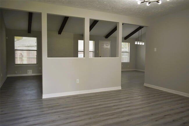 Building Photo - 10011 Sageorchard Ln