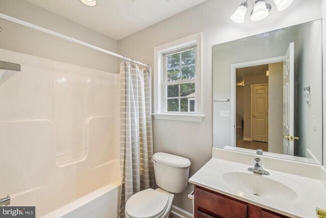 Building Photo - 102 Hunter's Way