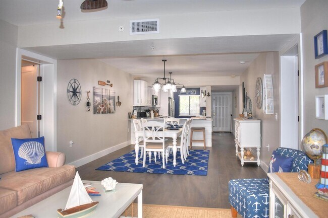 Building Photo - 1301 Cir