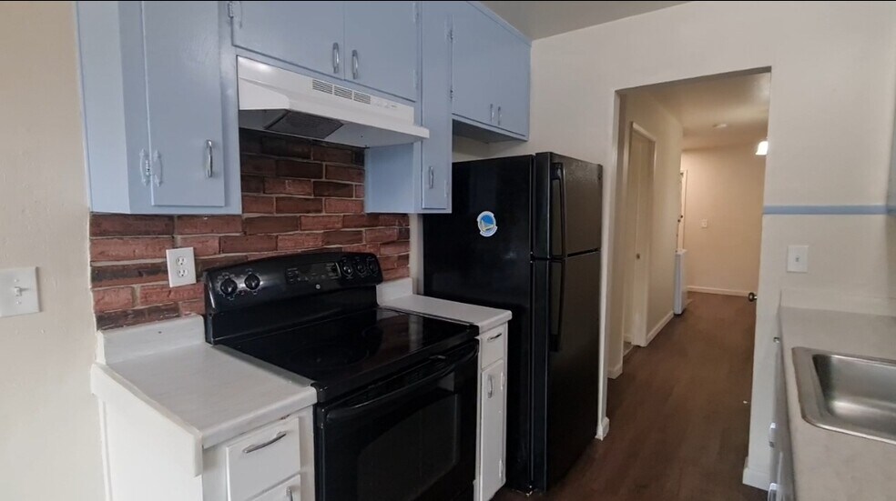 Building Photo - 420 Lewis Ln