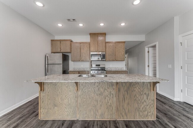 Building Photo - 640 Hidden Springs Dr