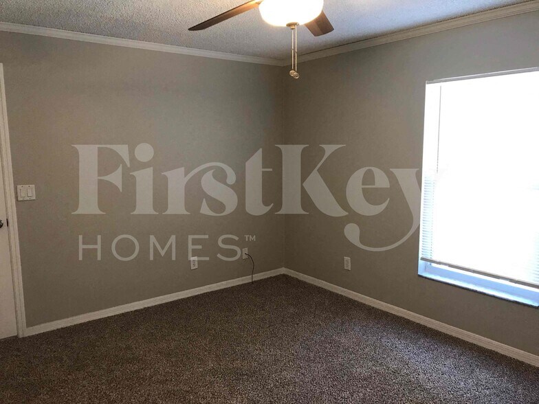 Building Photo - 1609 Whiting St SE