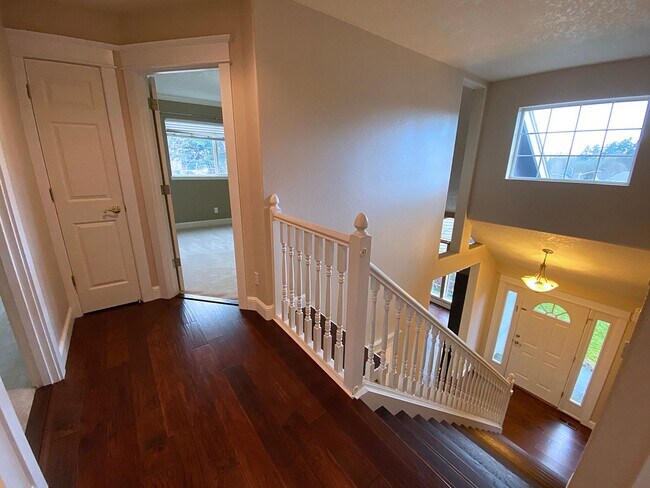 Building Photo - Great NW Home with Fenced Yard, Large Gara...