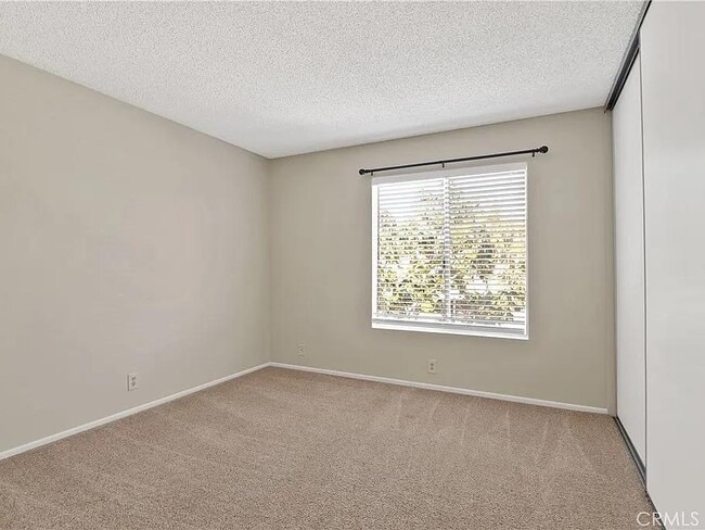 Building Photo - 63 Wildwood