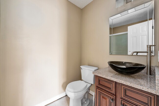 Building Photo - 127 Suffolk Dr