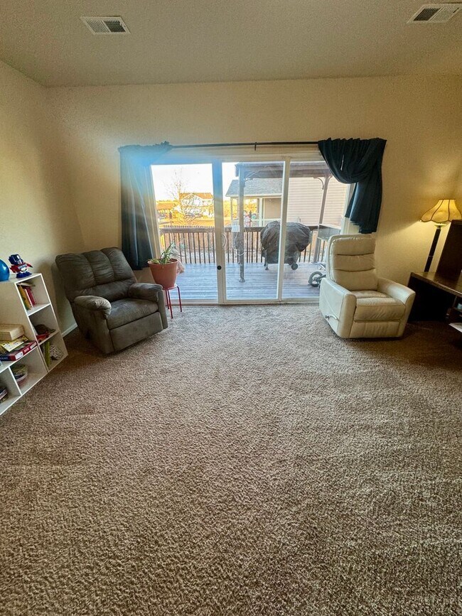 Building Photo - Gorgeous 3 bed/2.5 bath home with 3-CAR TANDEM GARAGE in Painted Sky