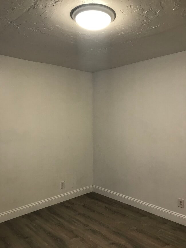 Building Photo - 1518 E Clinton Ave