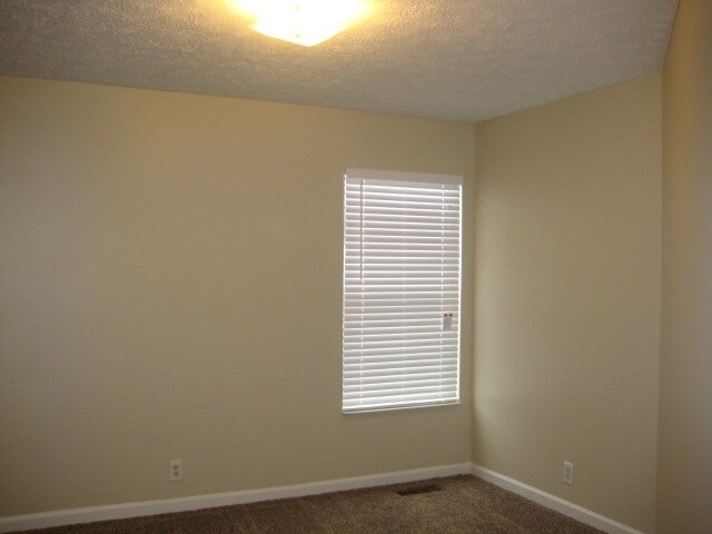 Building Photo - 3107 Creekview Ln