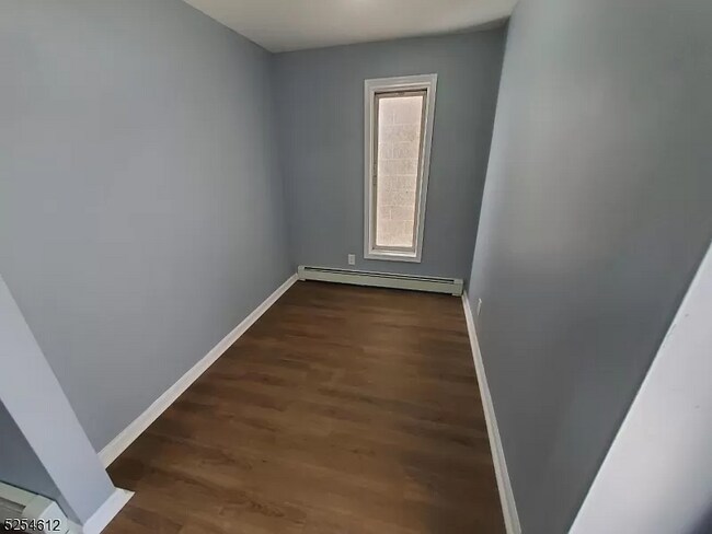 Building Photo - 16 Amity St