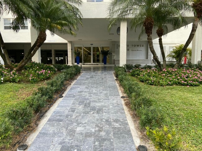 Building Photo - 340 Sunset Dr