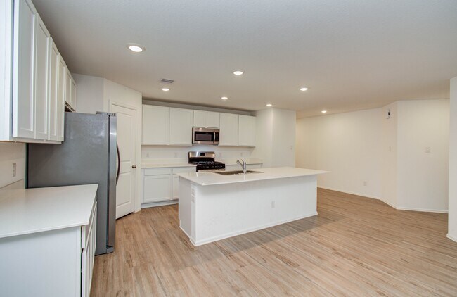 Building Photo - 9211 Redwood Br Dr