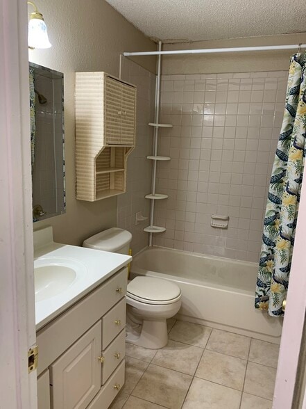 Building Photo - 2230 E 52nd St