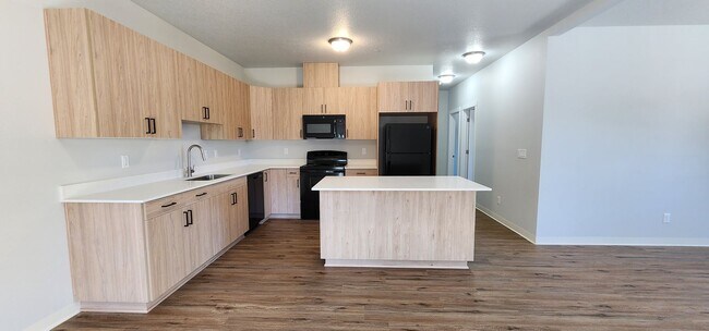 Primary Photo - FREE RENT - Beautiful New Construction in McMinnville