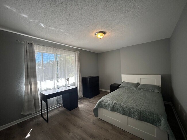 Building Photo - Adorable, Completely Furnished & Updated 2...