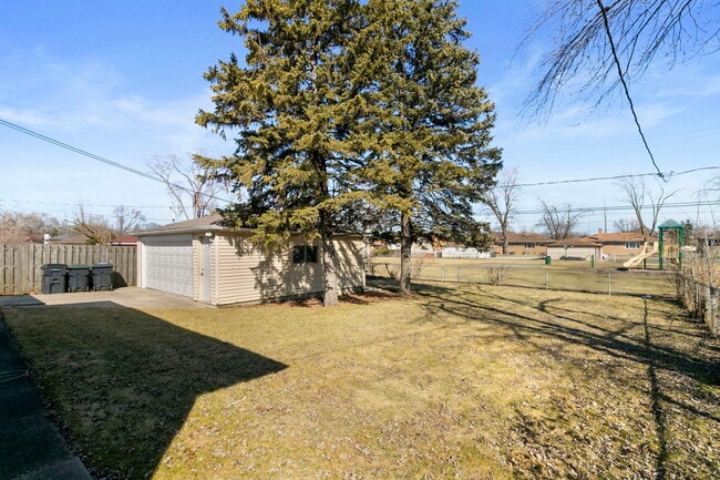 Building Photo - 15445 Dearborn St