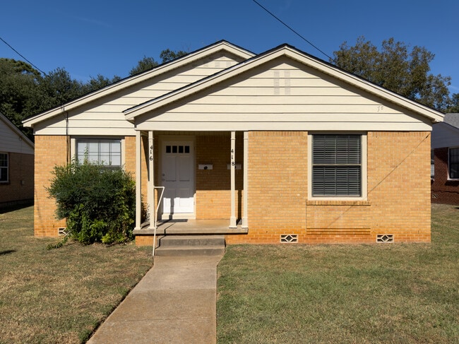Building Photo - 418 E 8th St