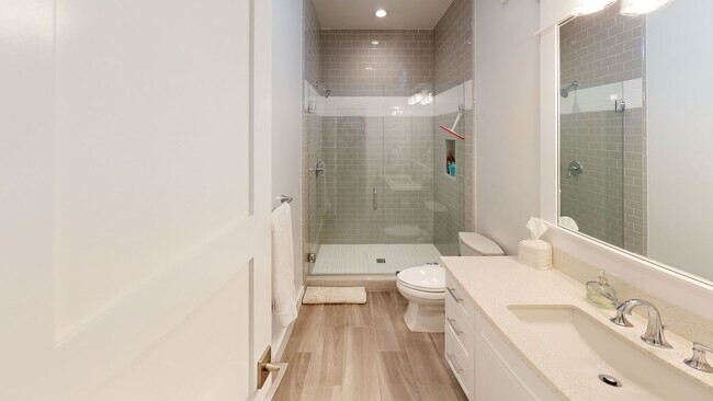 Building Photo - 3bed/3.5 Bath School Year Rental
