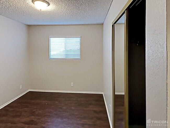 Building Photo - 104 Edelweiss St