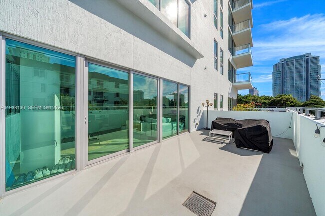 Building Photo - 1600 SW 1st Ave