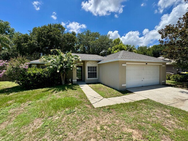 Building Photo - Spacious 3 Bedroom 2 Bath home, close to lake Minneola and Downtown Clermont