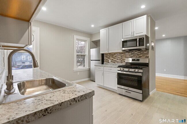 Building Photo - 30-32-32 Fenwick St