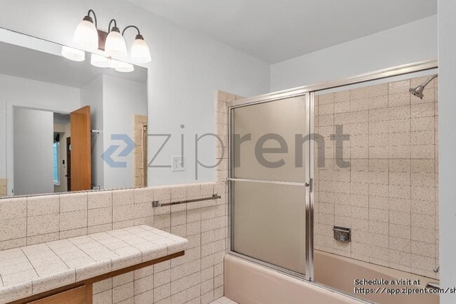 Building Photo - 280 Prague St