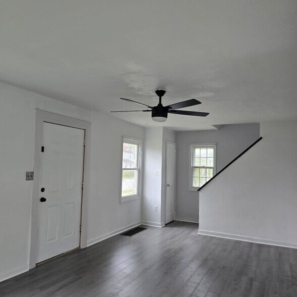 Building Photo - 21676 N Essex Dr