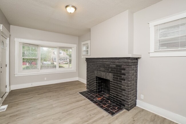 Building Photo - 656 S 42nd St