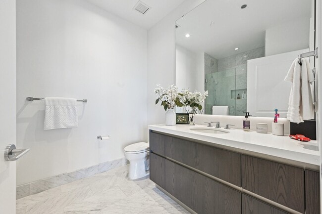 Building Photo - 363 E Wacker Dr