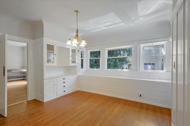 Building Photo - 422 Vernon St