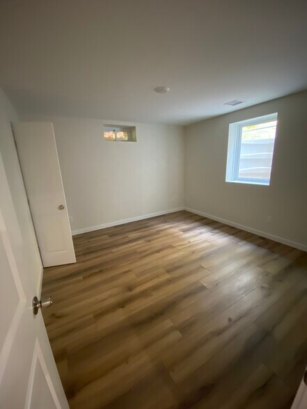 Building Photo - 64 Hallock Landing Rd
