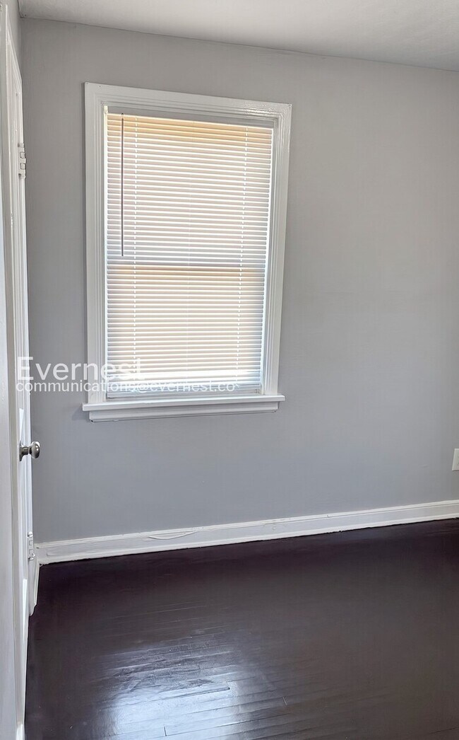 Building Photo - 2 Bed/1 Bath Home with Off-Street Parking / Pet-Friendly / Vouchers Accepted / Available Soon!