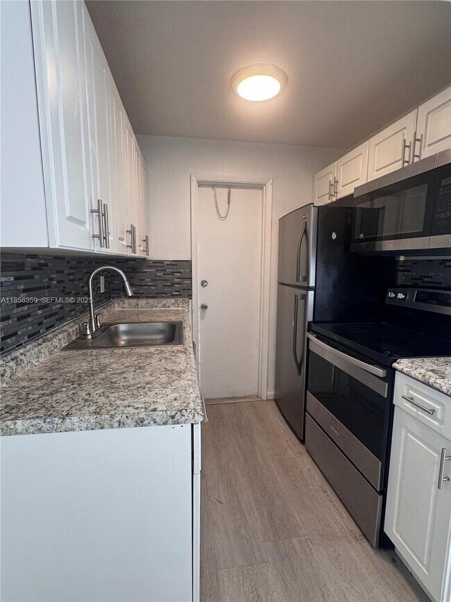 Building Photo - 2331 Adams St