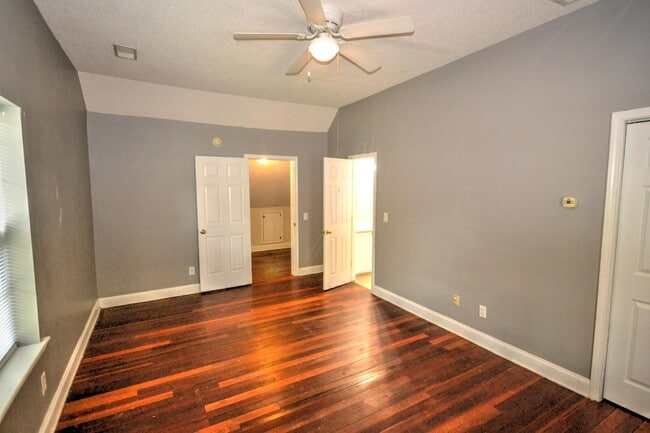 Building Photo - 216 Tryon St
