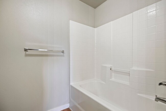 Building Photo - Newer 3 Bedroom Home in Kuna _ Pet Friendl...