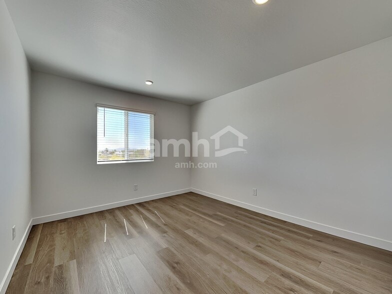 Building Photo - 20177 W Thomas Rd