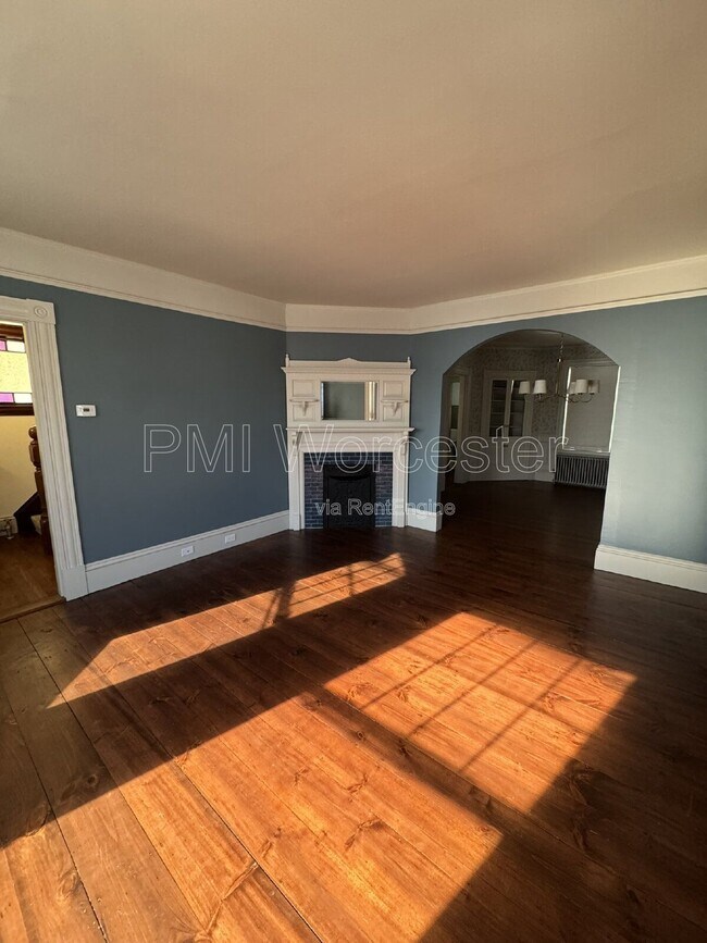 Building Photo - 161 Lincoln St