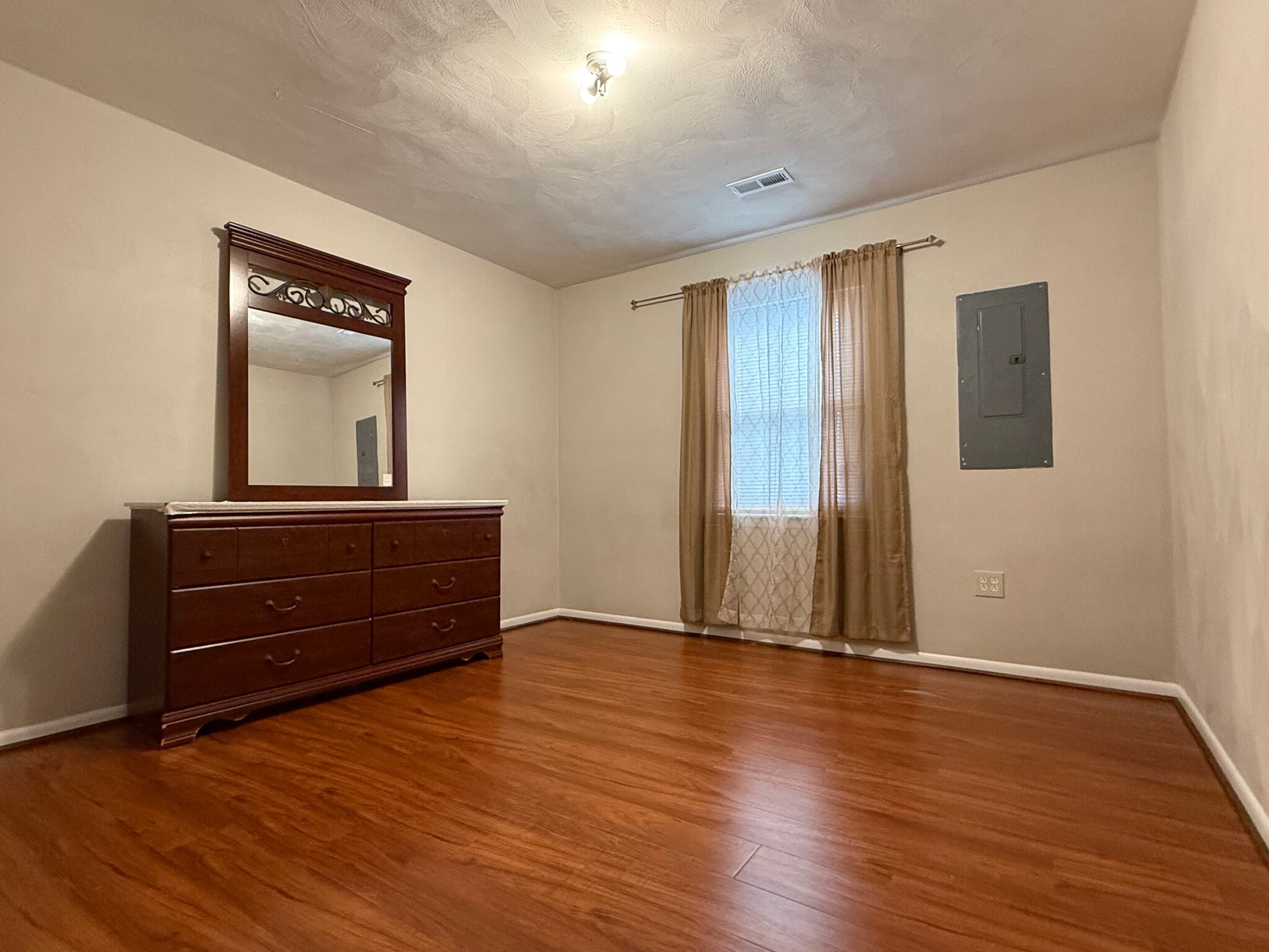 Building Photo - 733 Mayfield Ave