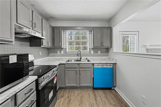 Building Photo - 7797 Mountain Creek Way