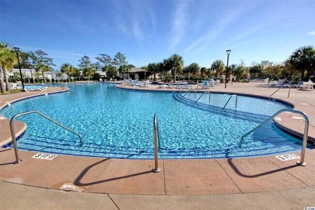 Building Photo - LUXURIOUS HIGH-END 2-story townhome in Market Common - walk to everything!