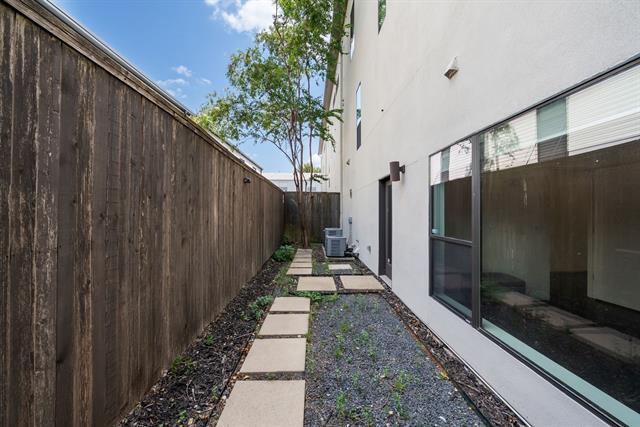 Building Photo - 4302 Deere St