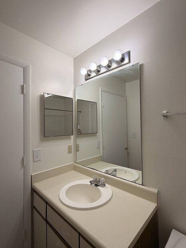 Building Photo - 11 Hamiltons Bay Ct