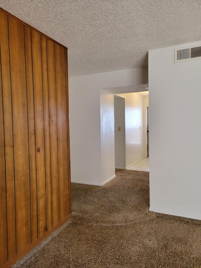 Building Photo - 7716 Iroquois Dr