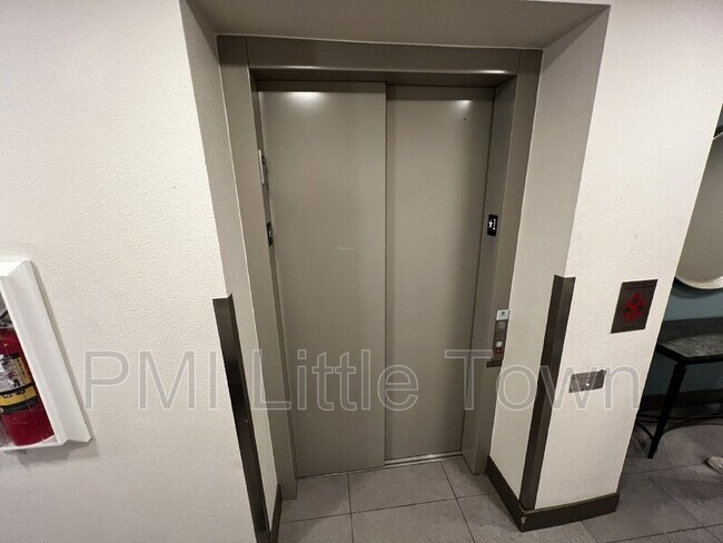 Building Photo - 460 E Fremont Pl