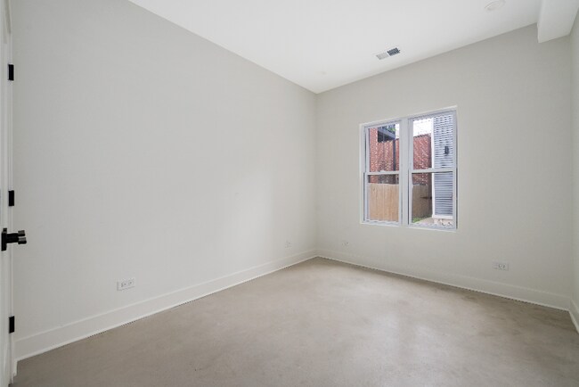 Building Photo - 1472 W Ohio St