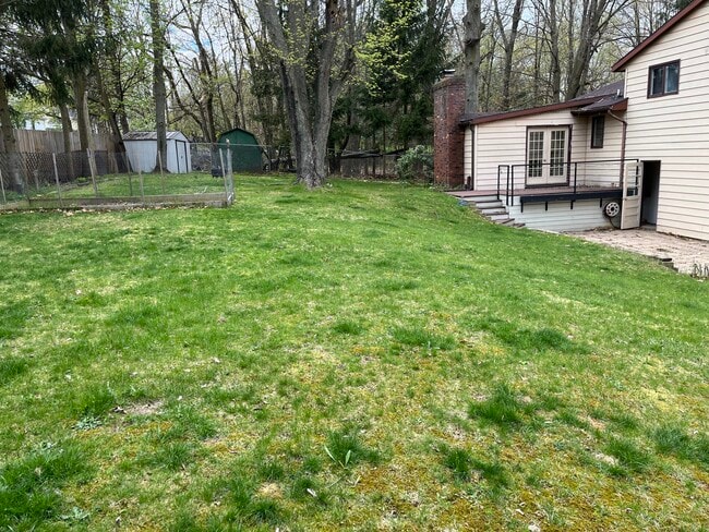 Building Photo - 806 Chateau Dr