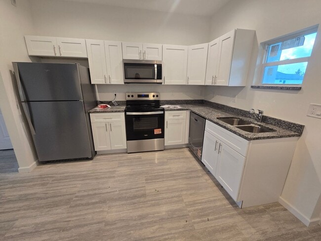 Building Photo - Brand New 2/2/1- Great SW Lehigh Acres Loc...